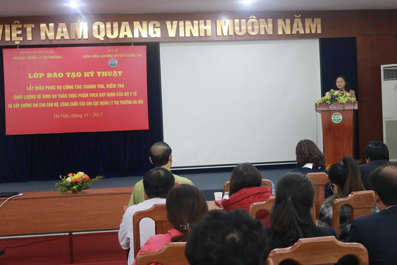 dao-tao-ngan-han-cap-chung-chi-lay-mau-thuc-pham