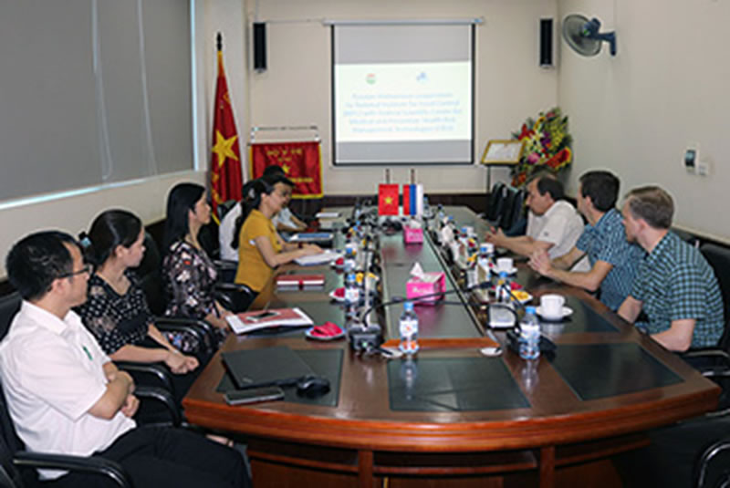 hop-tac-vkn-va-trung-tam-khoa-hoc-lien-bang-Nga-3
