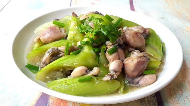 Mướp xào ếch.