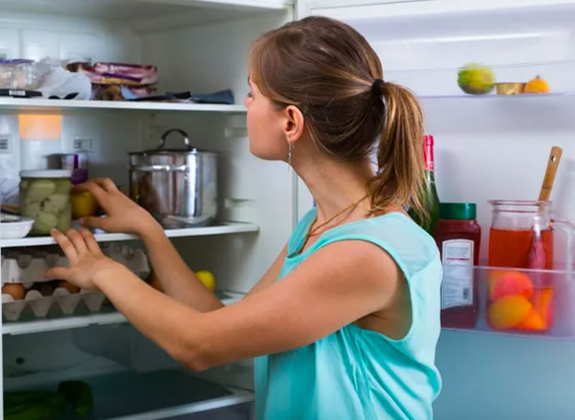 5 mẹo vệ sinh tủ lạnh siêu sạch chuẩn bị đón Tết - Ảnh 1