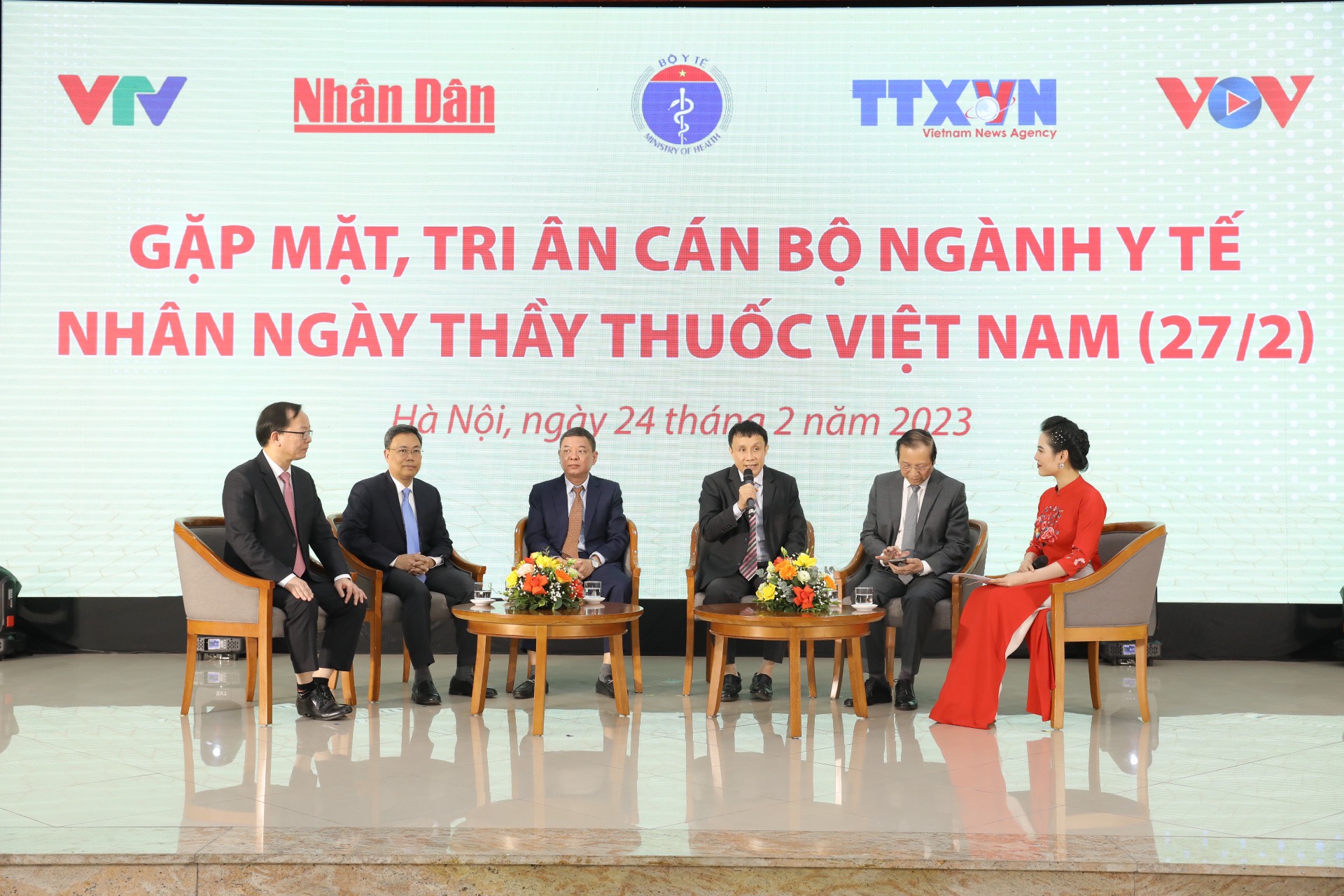 Gặp mặt, tri ân cán bộ ngành Y tế nhân 68 năm Ngày Thầy thuốc Việt Nam - Ảnh 7