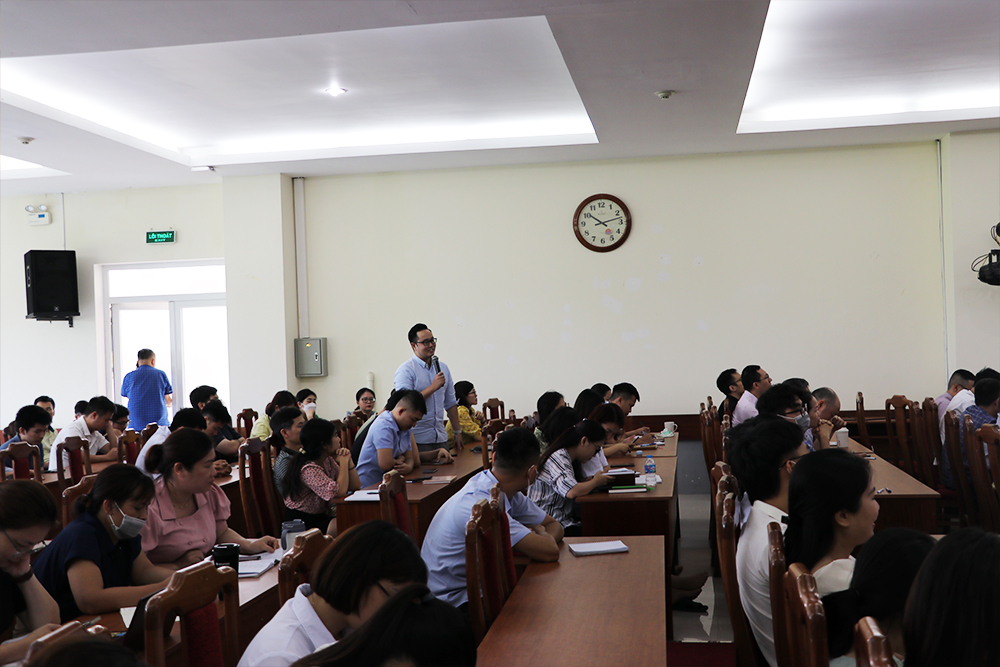 doan-vien-thanh-nien-nifc-phat-bieu