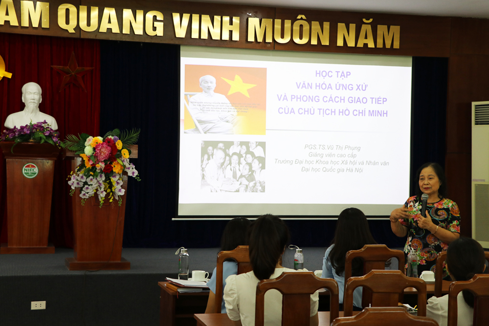 pgs-ts-gvcc-vu-thi-phung-giang-bai