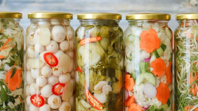 Dưa cà muối có gây ngộ độc botulinum không? - Ảnh 1
