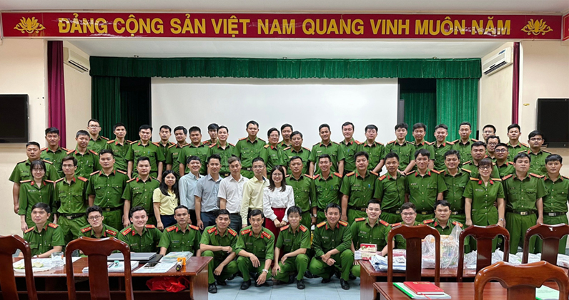 chup-anh-luu-niem-cac-hoc-vien-01-nifc