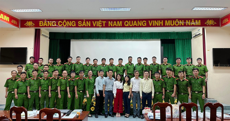 chup-anh-luu-niem-cac-hoc-vien-nifc