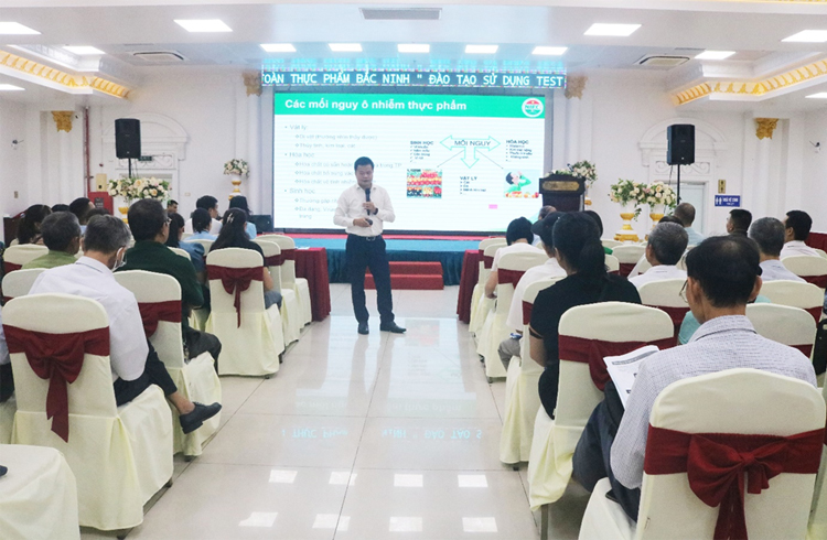 dc-tran-cao-son-pho-vien-truong-nifc-chia-se-thong-tin-ve-moi-nguy-an-toan-thuc-pham
