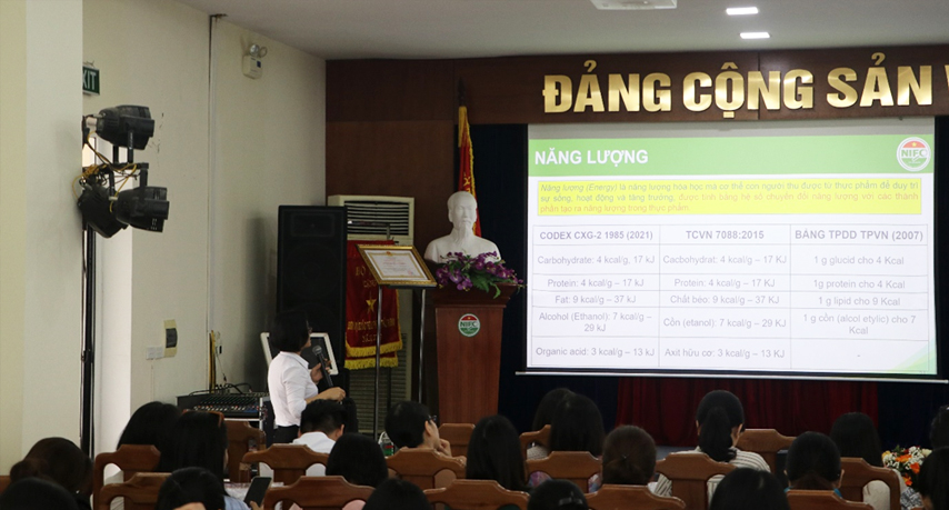 ts-vu-thi-trang-huong-dan-ghi-nhan-dinh-duong