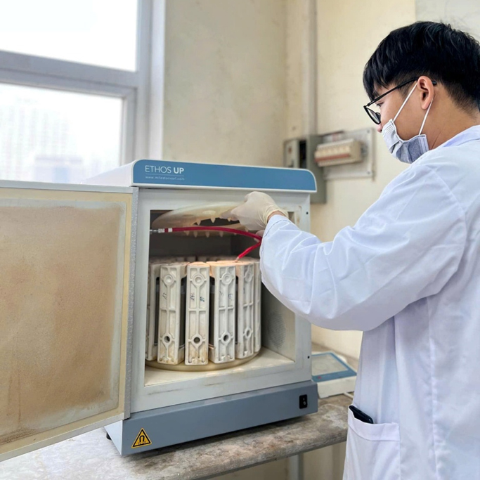 Trainees-practicing-in-the-laboratory-02-nifc