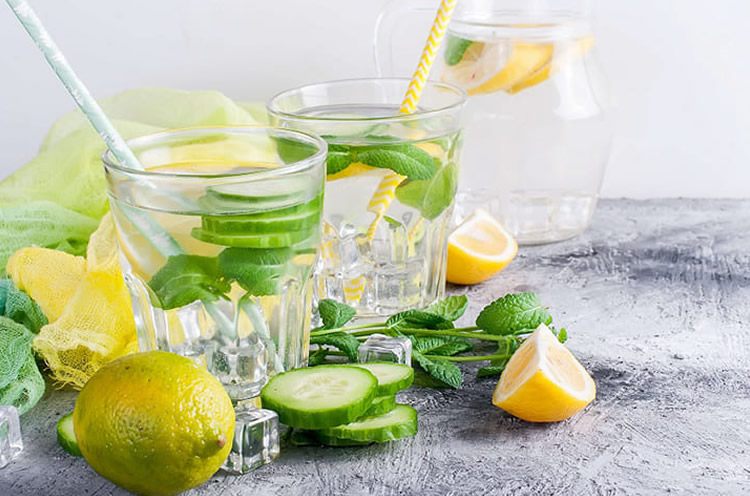 Nước detox đang trở thành lựa chọn phổ biến của nhiều người với mong muốn giảm cân, thanh lọc cơ thể.