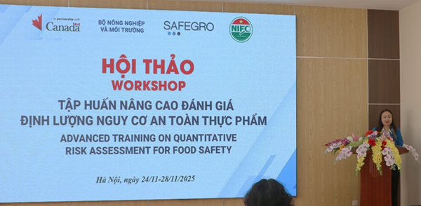 pgs-ts-le-thi-hong-hao-phat-bieu-be-mac-lop-hoc