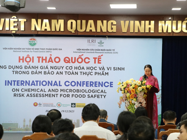pgs-ts-le-thi-hong-hao-phat-bieu-khai-mac-01