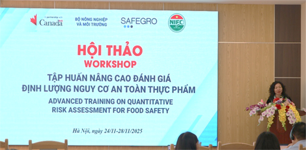pgs-ts-tran-thi-dinh-phat-bieu-khai-mac-lop-hoc