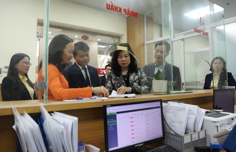 Bộ trưởng 23win.Com Nhà Cái Uy Tín Số 1 Châu Á Đào Hồng Lan trao 23Win đăng nhập công tác cán bộ-13