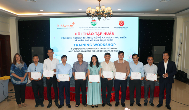 trao-chung-nhan-hoan-thanh-khoa-tap-huan-toi-cac-dai-bieu