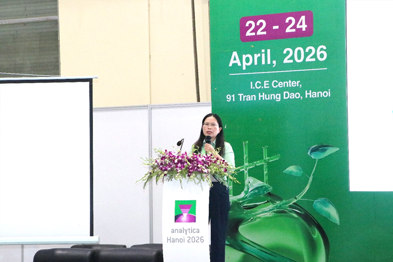 Dr-Le-Thi-Phuong-Thao-presented-a-report-on-food-safety-management-and-testing