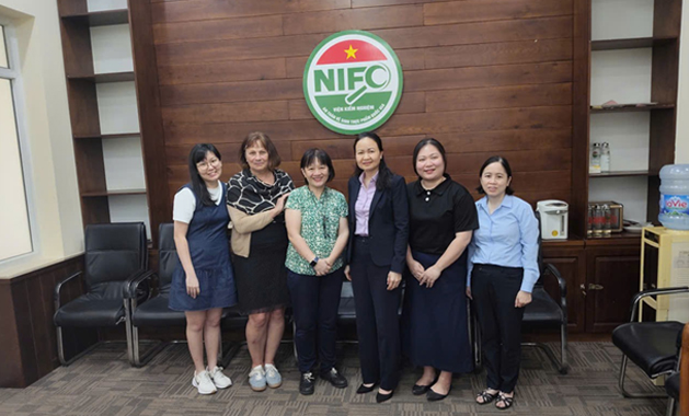 PGS-TS-le-thi-hong-hao-vien-truong-vien-kiem-nghiem-atvstpqg-bo-y-te-gap-go-trao-doi