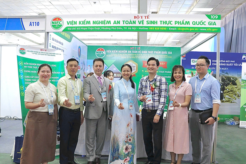 trien-lam-sua-03